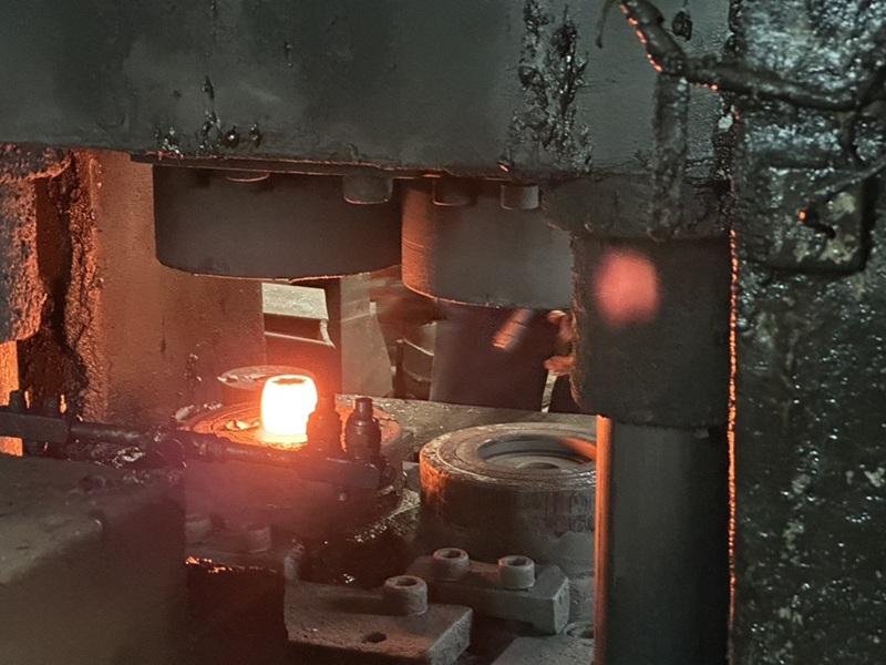 การขึ้นรูปร้อน